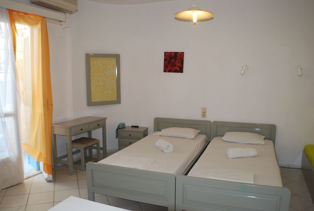 Economy Studio, Terrace, Poolside - Guestroom