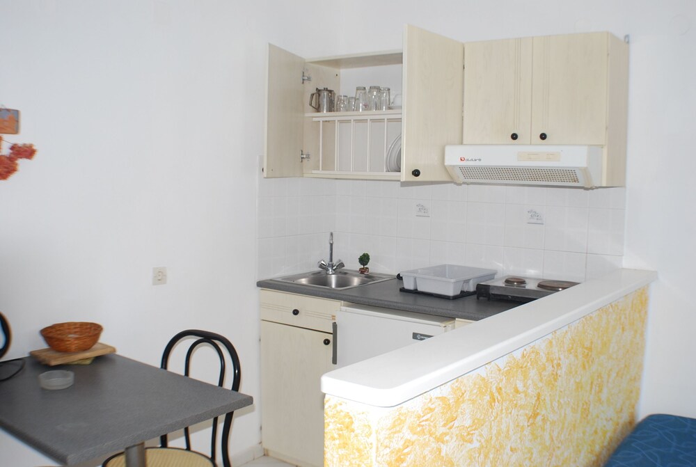 Deluxe Studio, 2 Twin Beds, Balcony - Guestroom