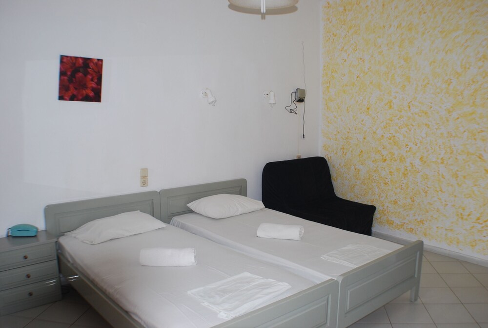 Economy Studio, Terrace, Poolside - Guestroom