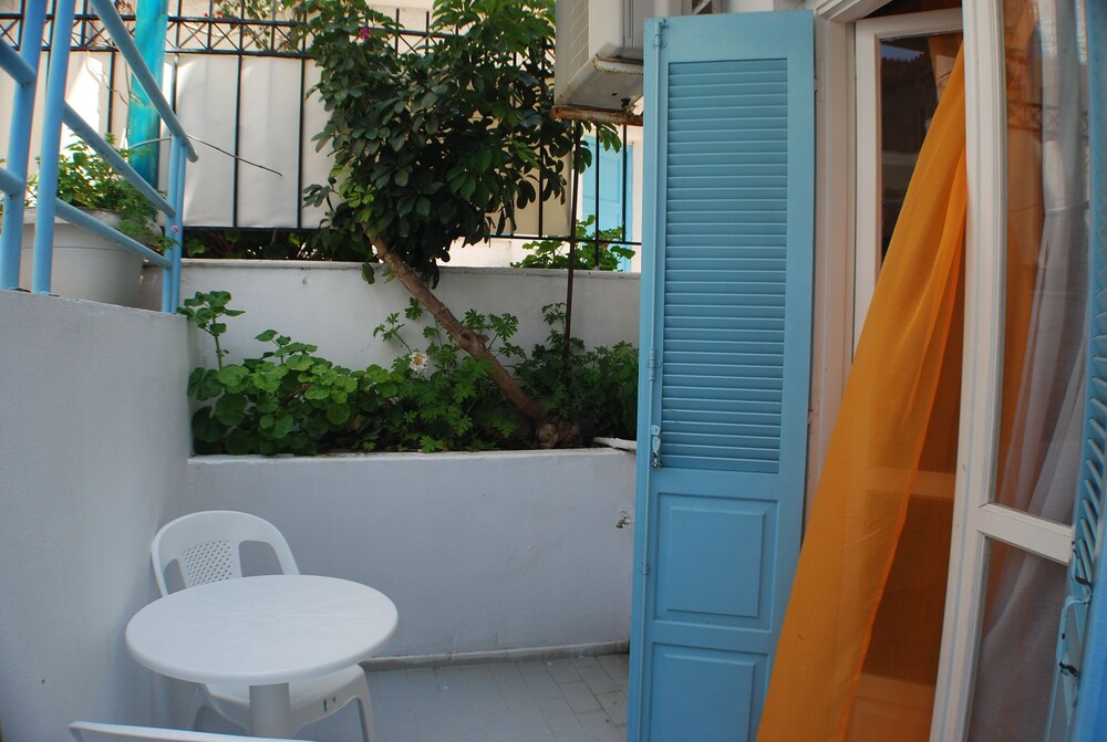 Economy Studio, Terrace, Poolside - Terrace/Patio