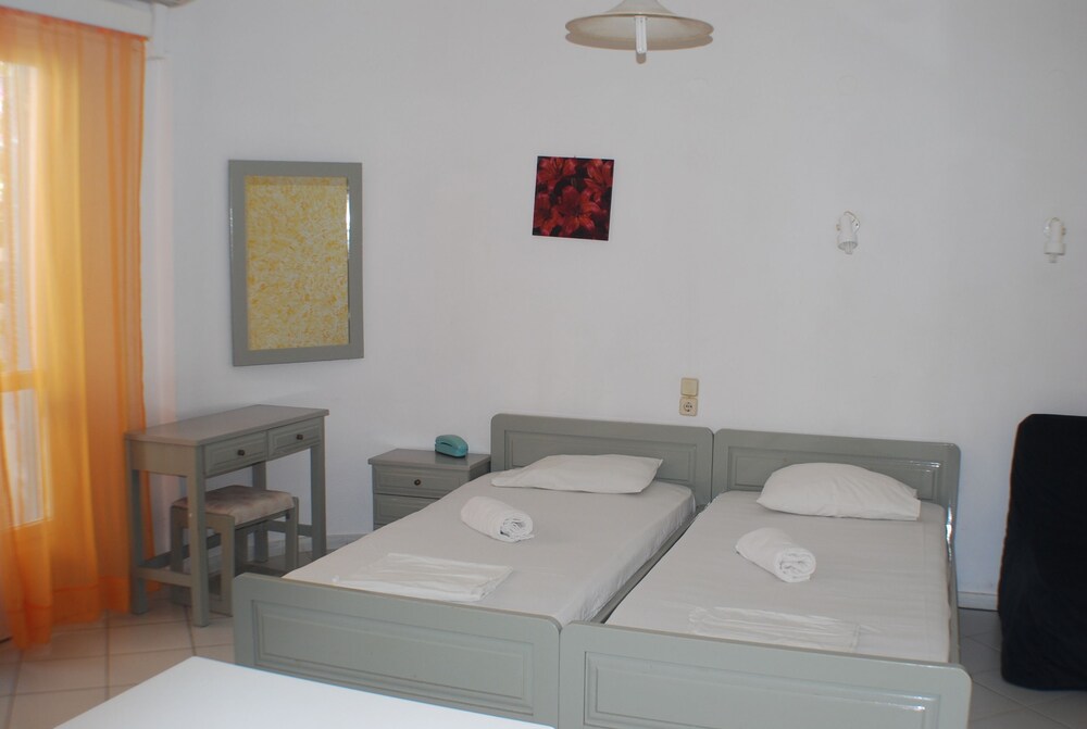 Economy Studio, Terrace, Poolside - Guestroom