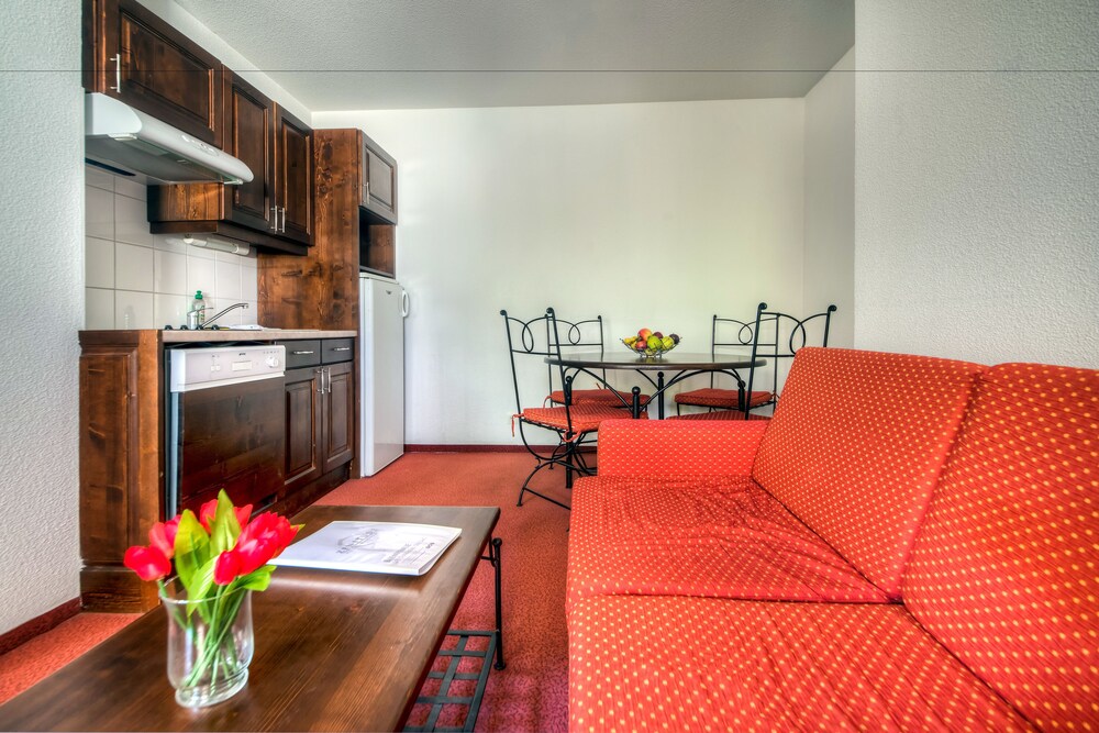 Apartment, 2 Bedrooms, Lake View - Guestroom