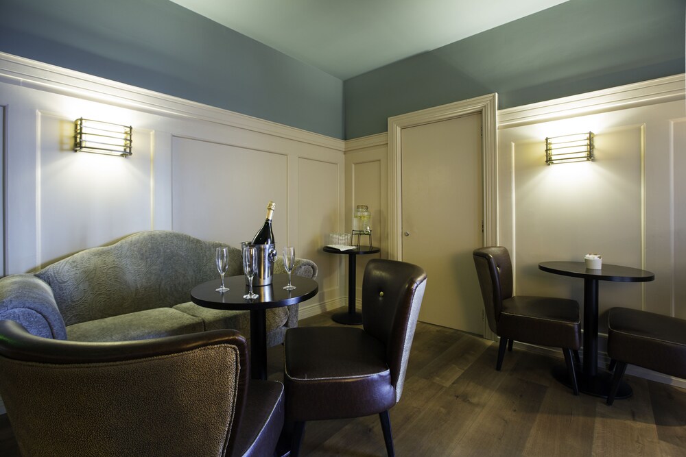 Hotel Lounge