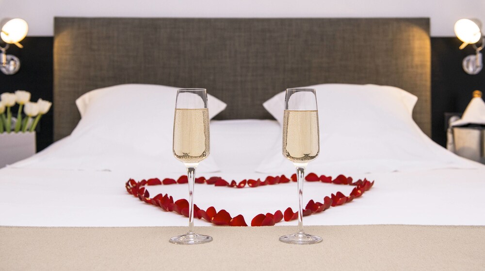 Room Service - Dining