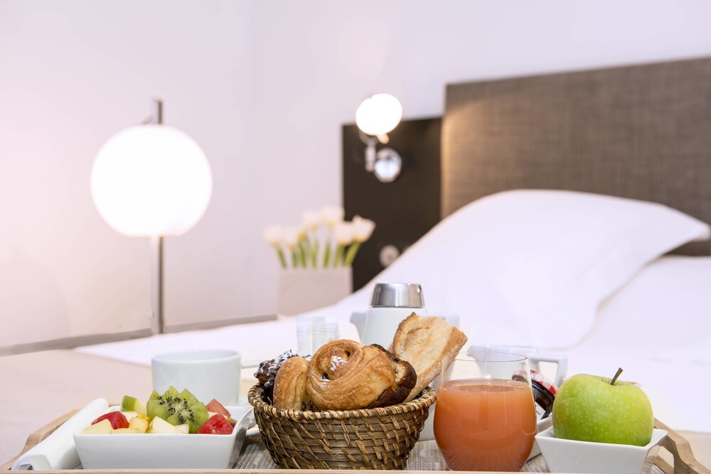 Room Service - Dining