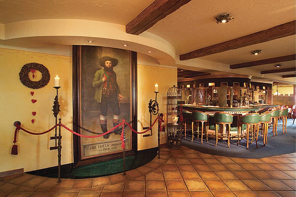 Hotel Bar