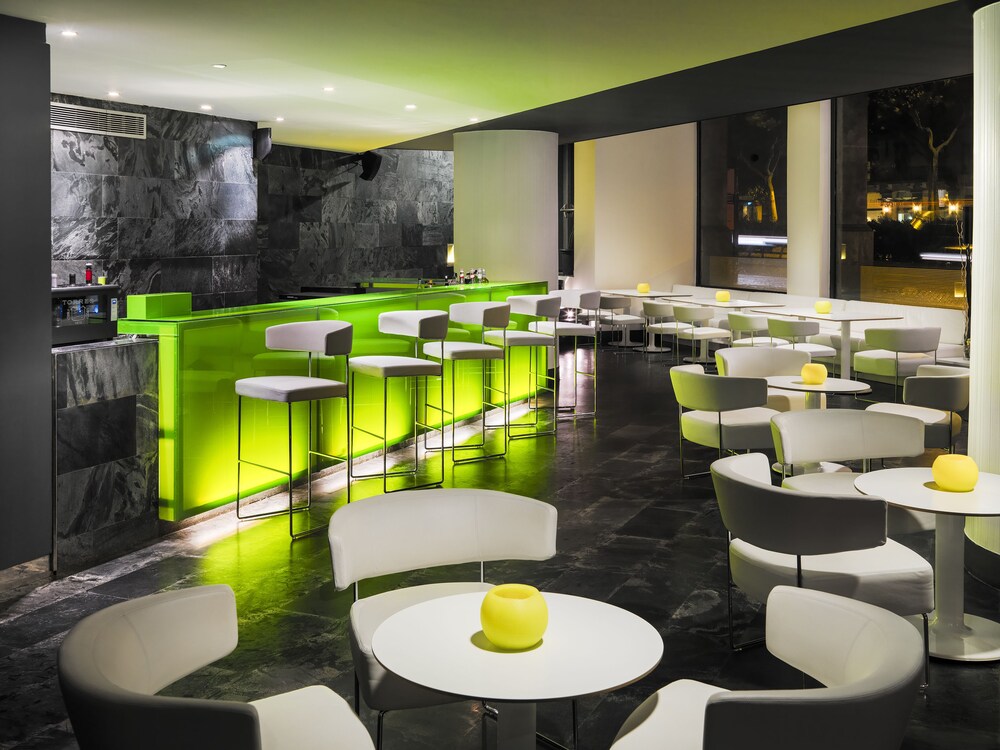 Hotel Bar