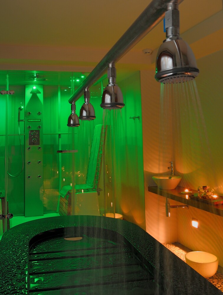 Vichy Shower