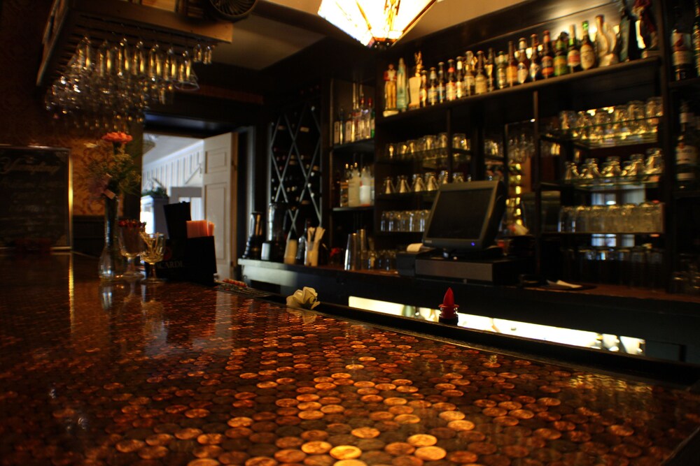 Hotel Bar