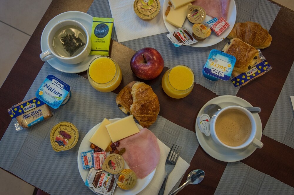 Breakfast buffet, Résidence du Parc Val d'Europe