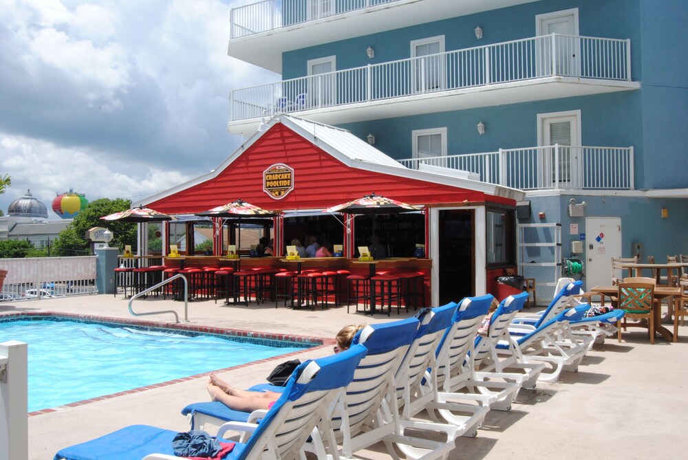 Poolside Bar