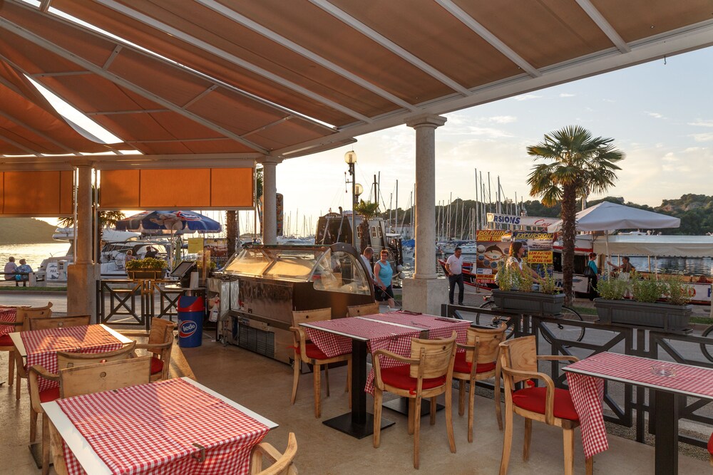 Snack Bar