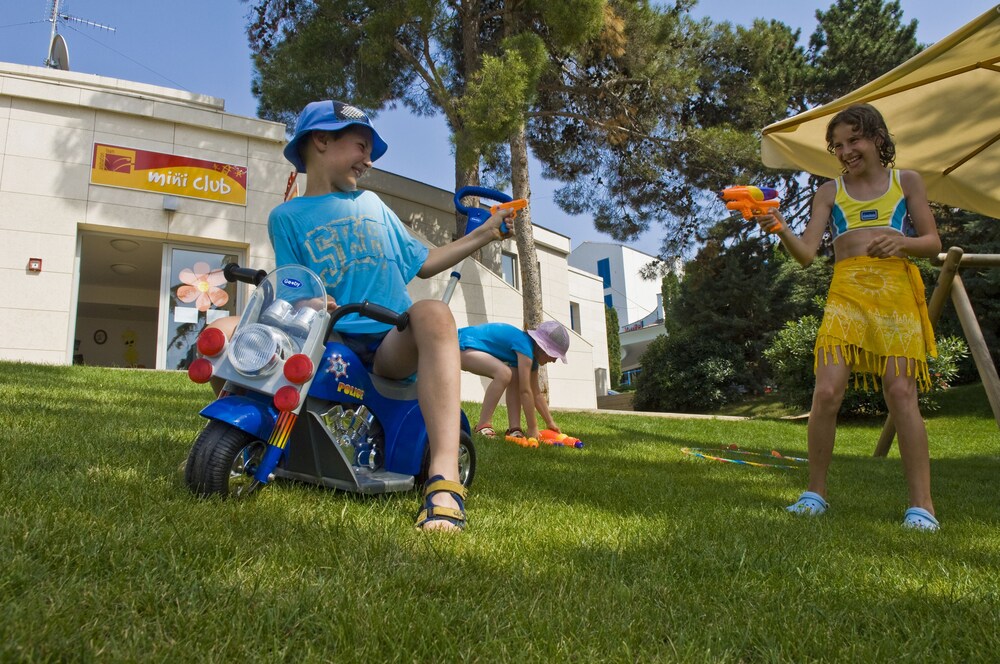 Childrens Play Area - Outdoor