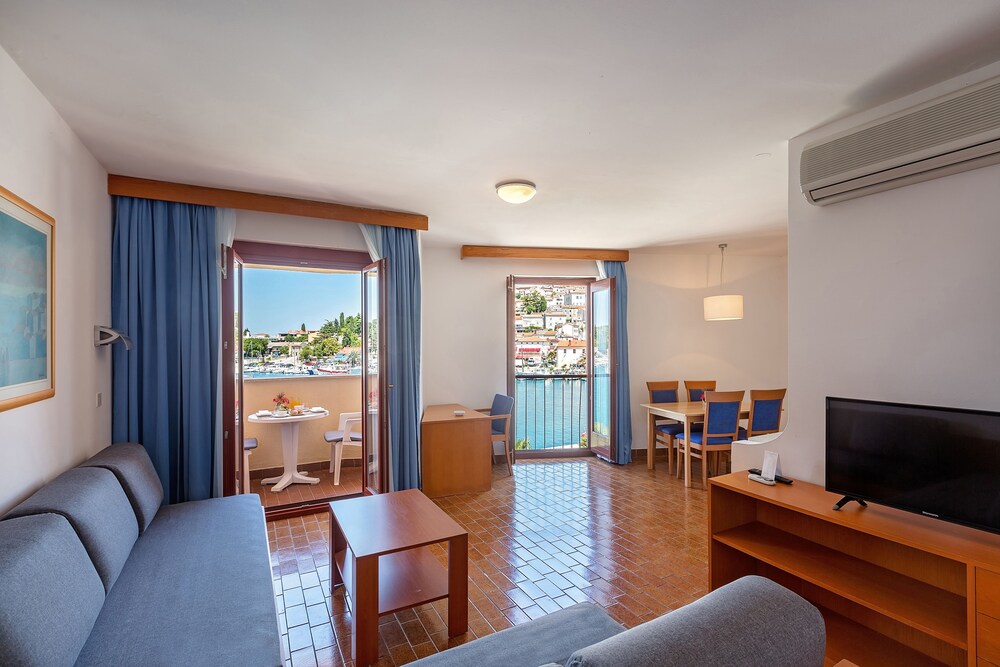 Standard Apartment, 1 Bedroom, Balcony, Sea Facing - Living Area