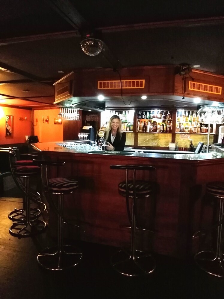 Hotel Bar