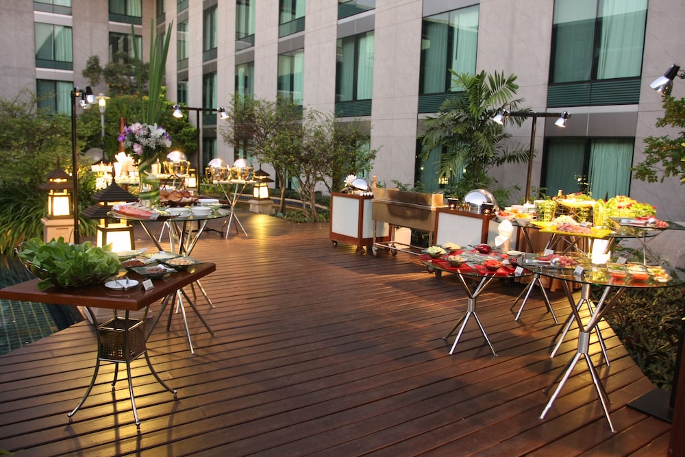 Outdoor Banquet Area