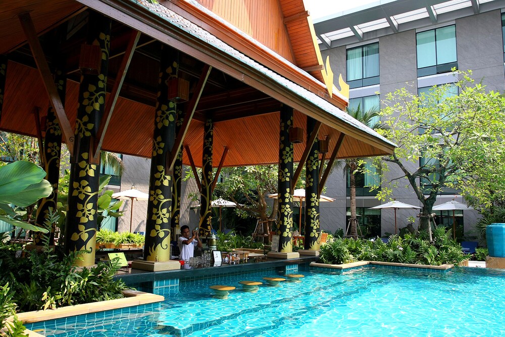 Poolside Bar