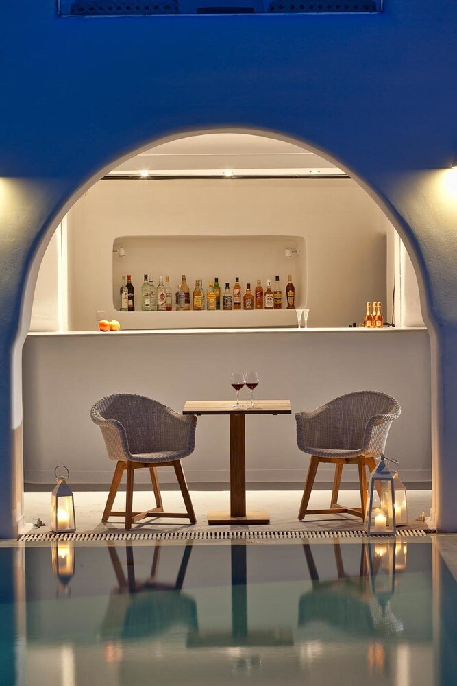 Poolside Bar