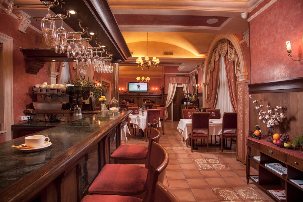 Hotel Bar