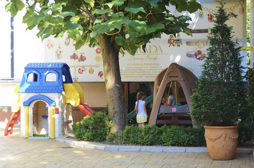 Childrens Play Area - Outdoor
