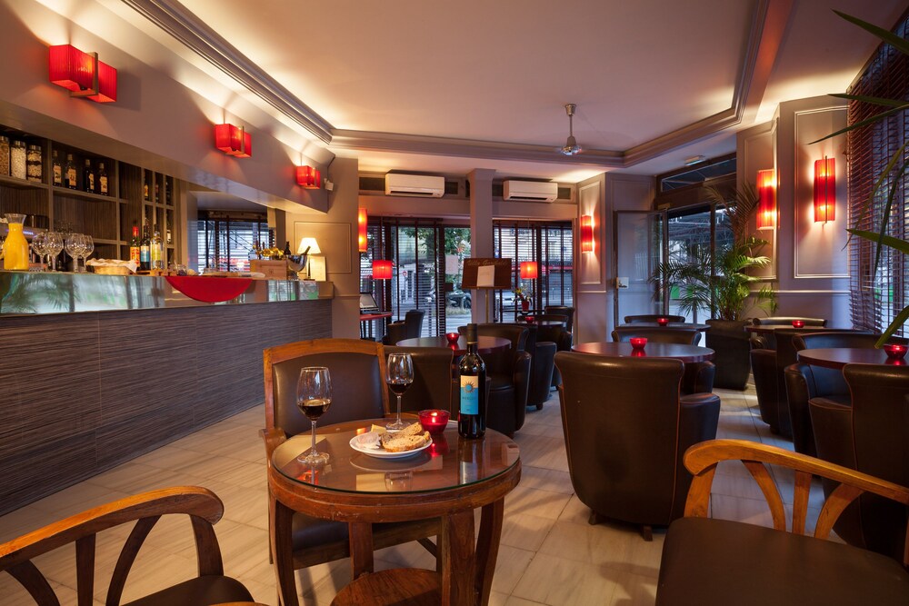 Hotel Bar