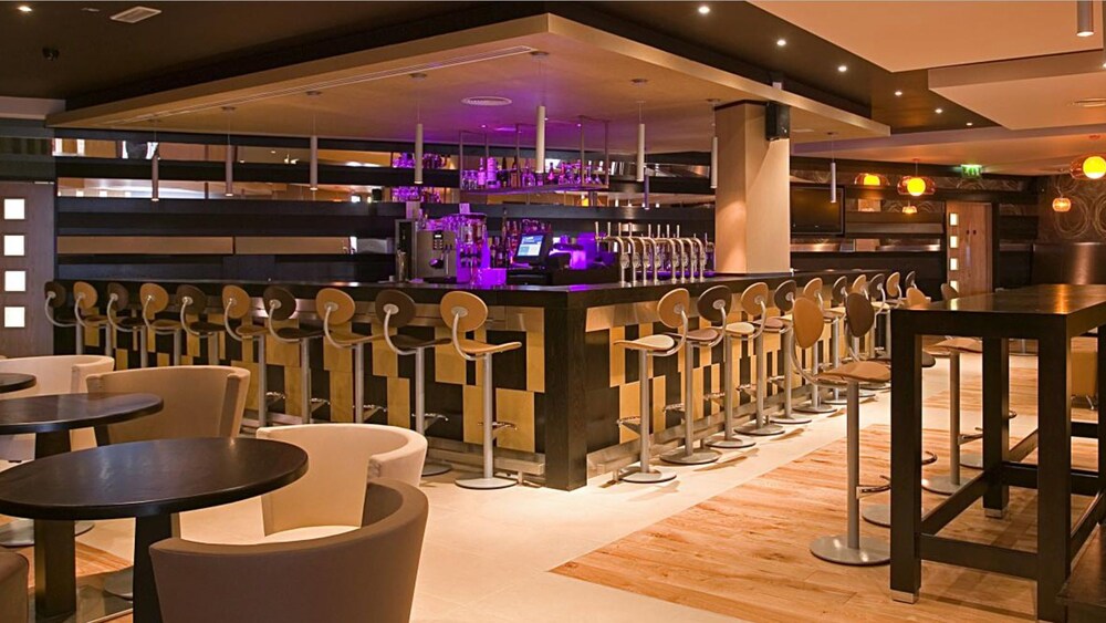 Hotel Bar