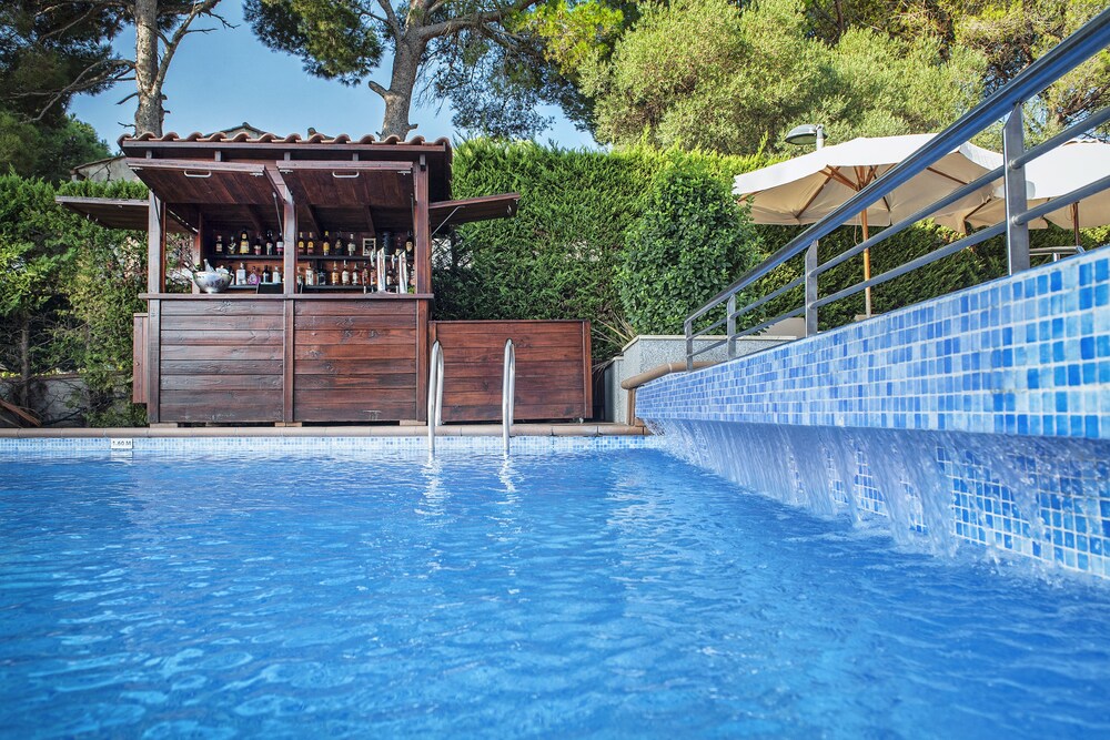 Poolside Bar