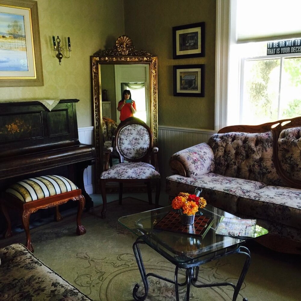 Executive Lounge