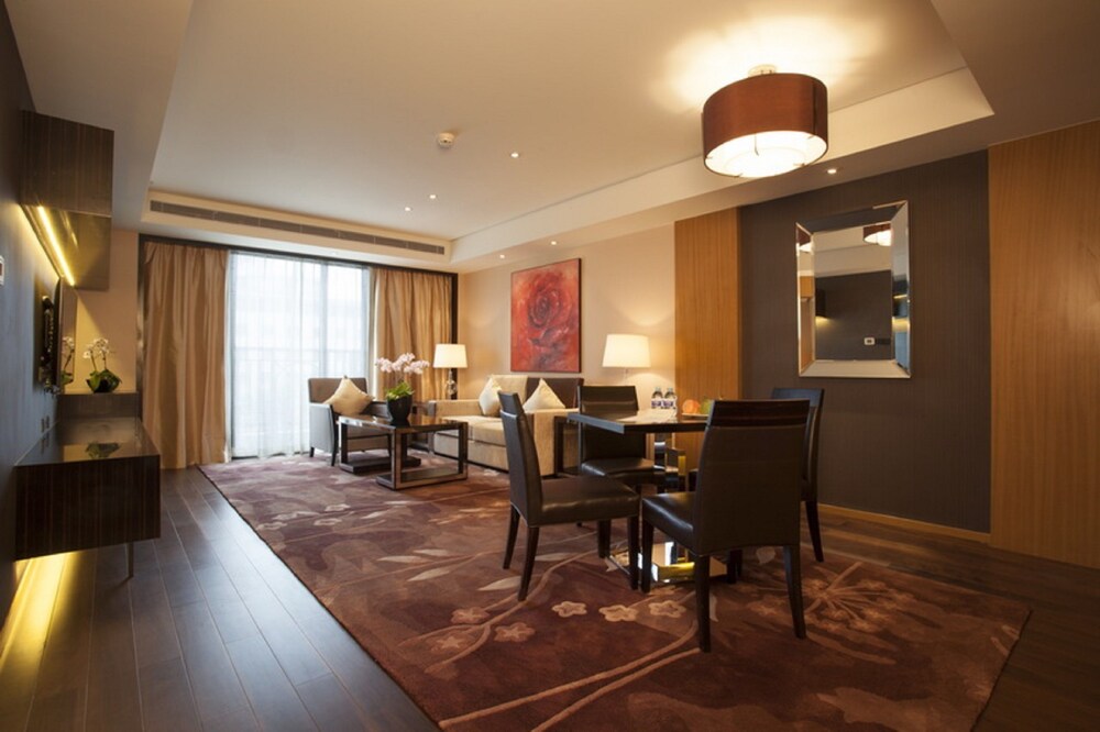 One Bedroom Suite - Guestroom