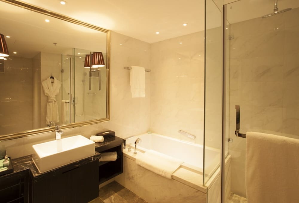 Two Bedroom Deluxe Suite - Bathroom