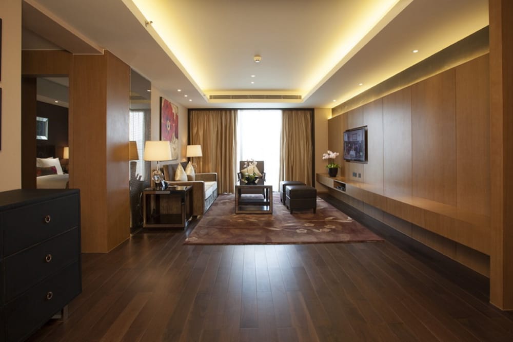 Three Bedroom Deluxe Suite - Guestroom
