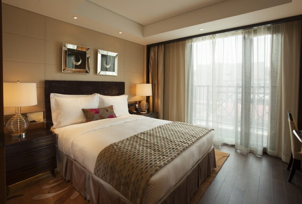Two Bedroom Deluxe Suite - Guestroom