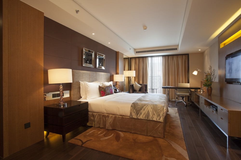 Three Bedroom Deluxe Suite - Guestroom