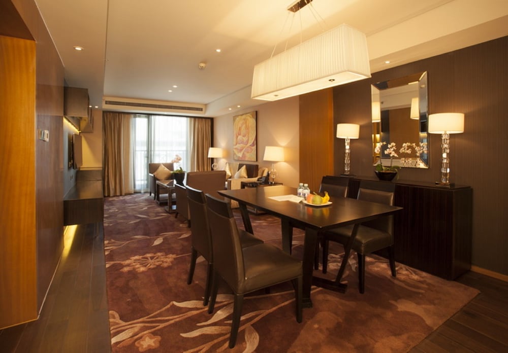One Bedroom Deluxe Suite - Bathroom