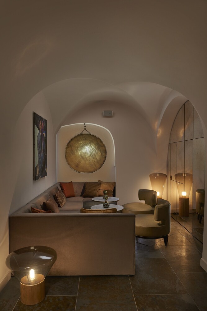 Hotel Lounge