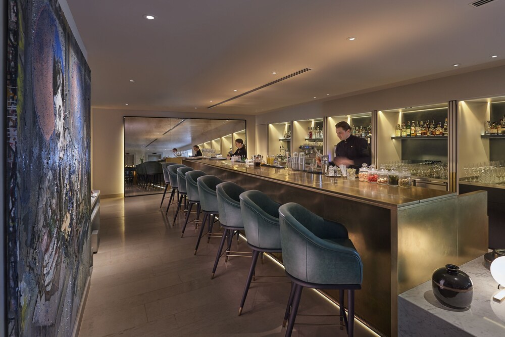 Hotel Bar