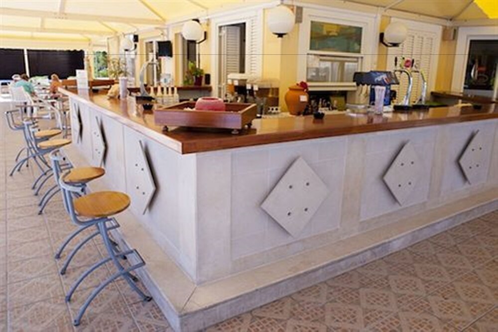 Poolbar