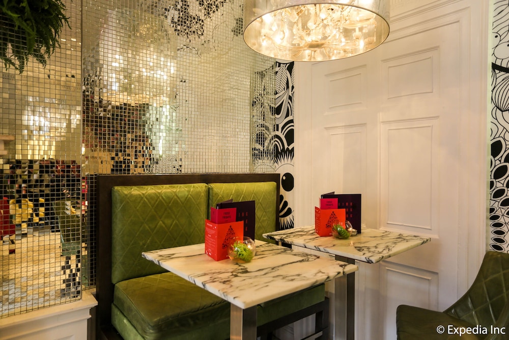 Hotel Lounge