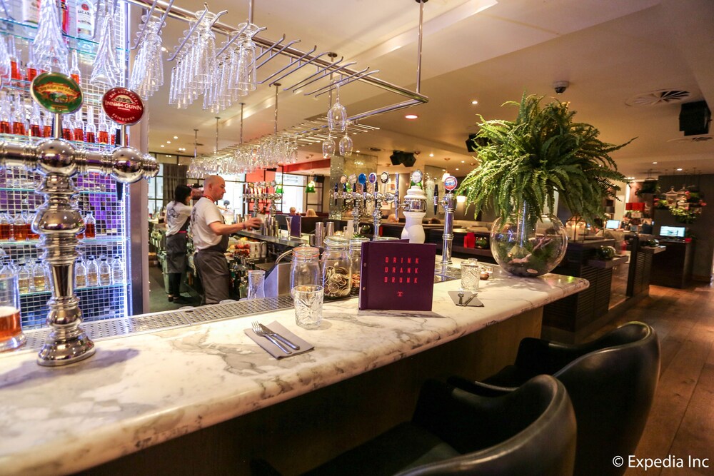 Hotel Bar
