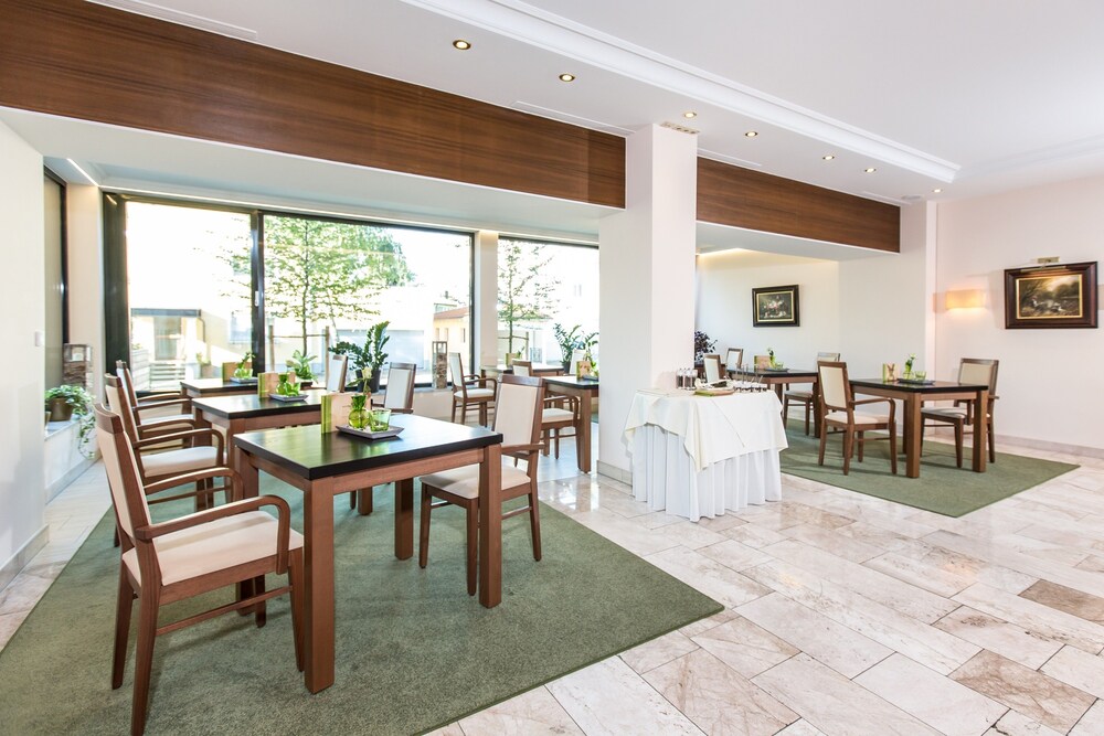 Hotel Lounge