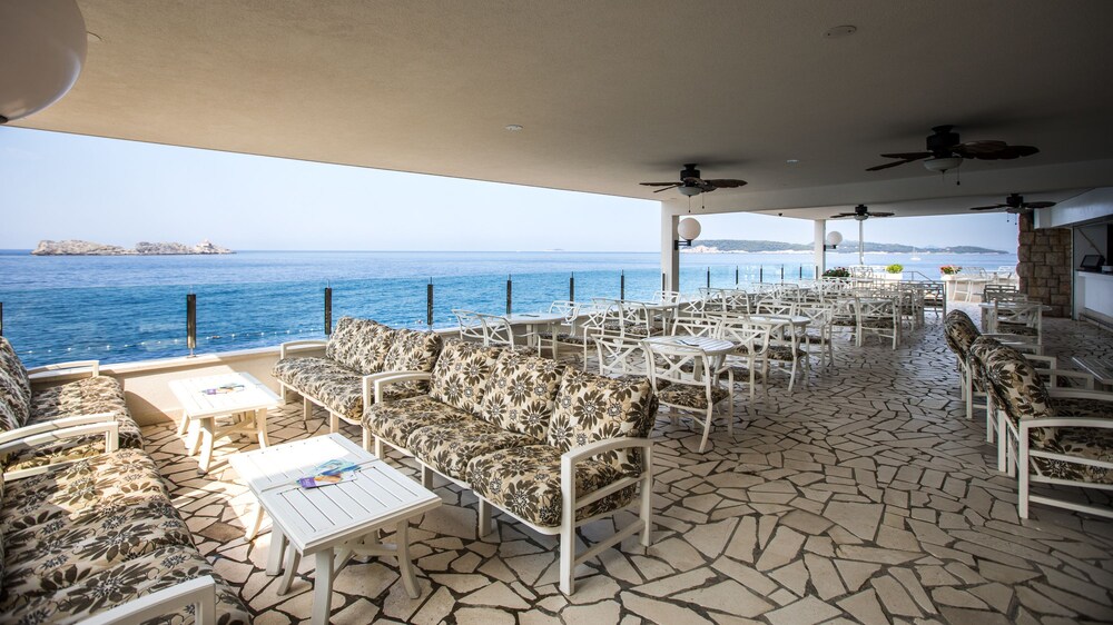Hotel Lounge