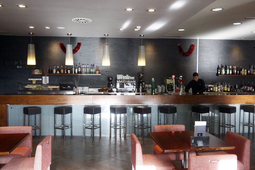 Hotel Bar