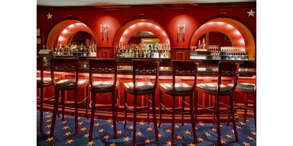 Hotel Lounge