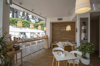 Hotel Bar