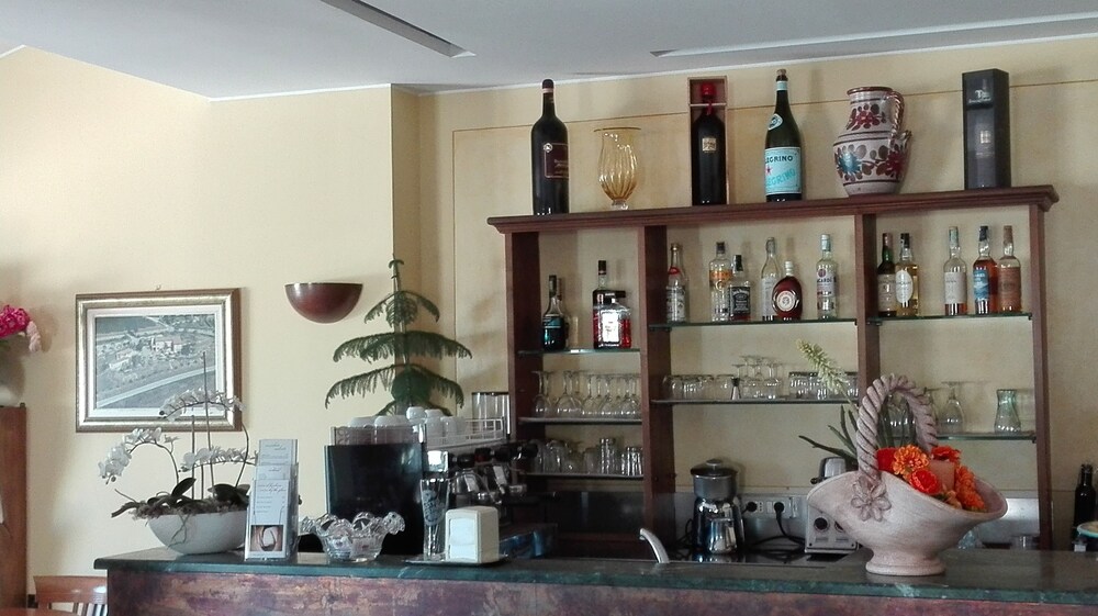 Hotel Bar