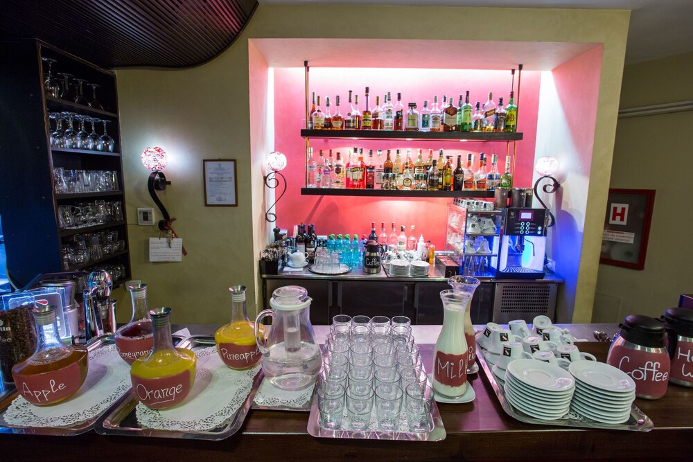 Hotel Bar
