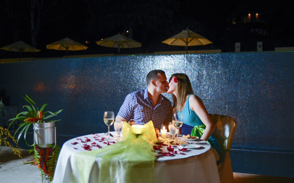 Couples Dining