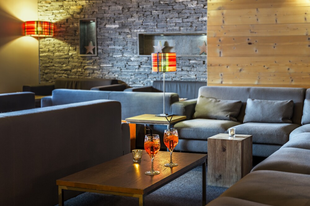 Hotel Lounge