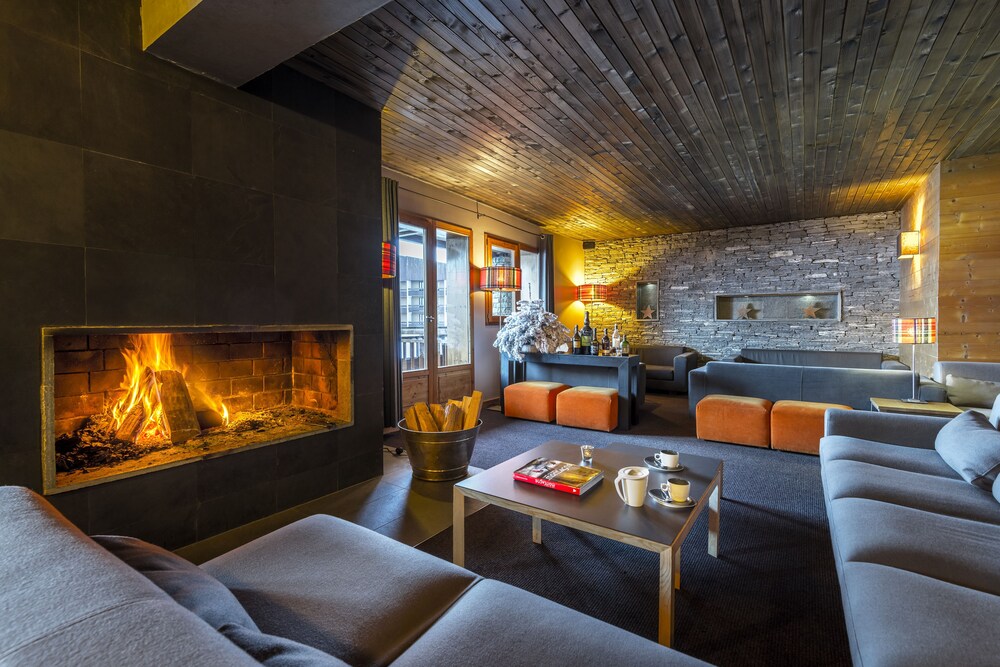 Hotel Lounge