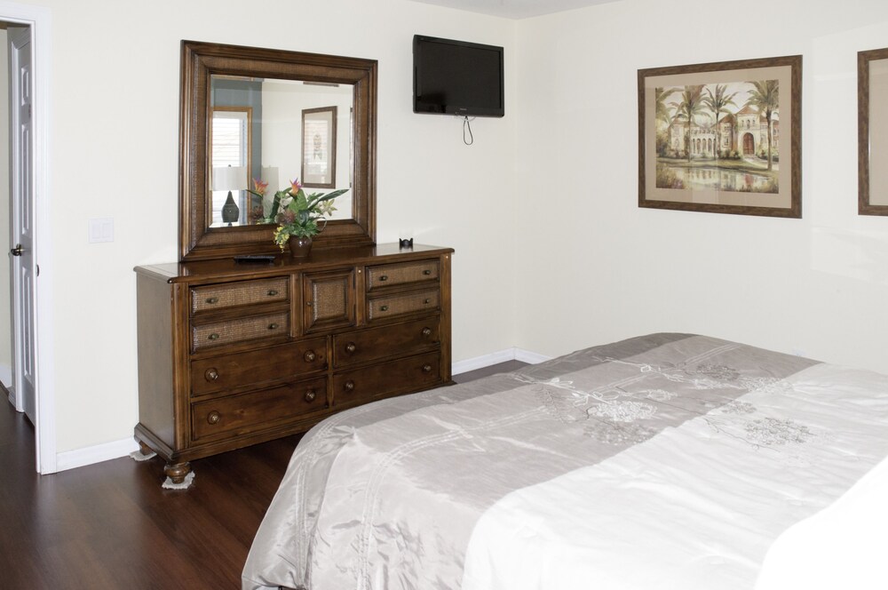 Luxury Villa, 4 Bedrooms, Pool Access - Guestroom